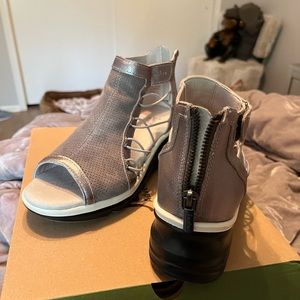 silver sandal by jambu